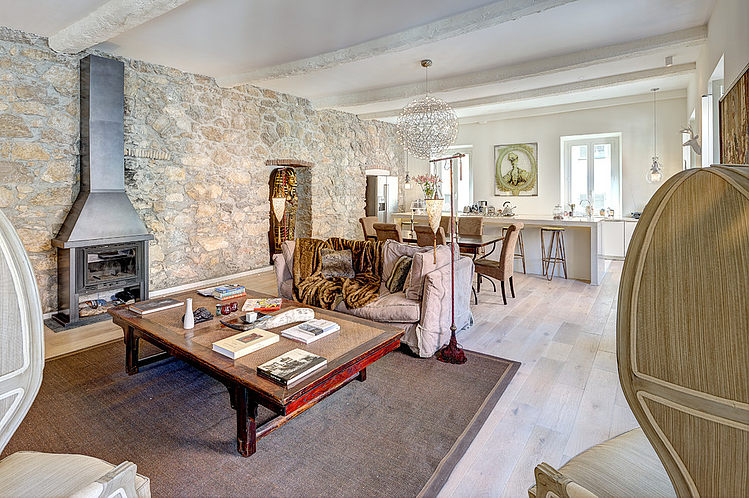 Luxury Apartment by Callender Howorth