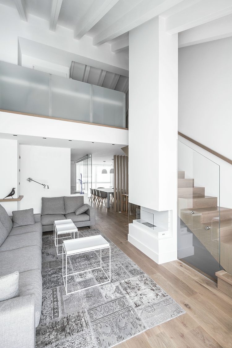 Penthouse in Valencia by Hernández Arquitectos