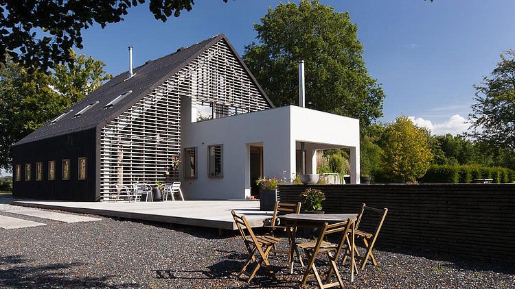 Donderen Barnhouse by Aatvos