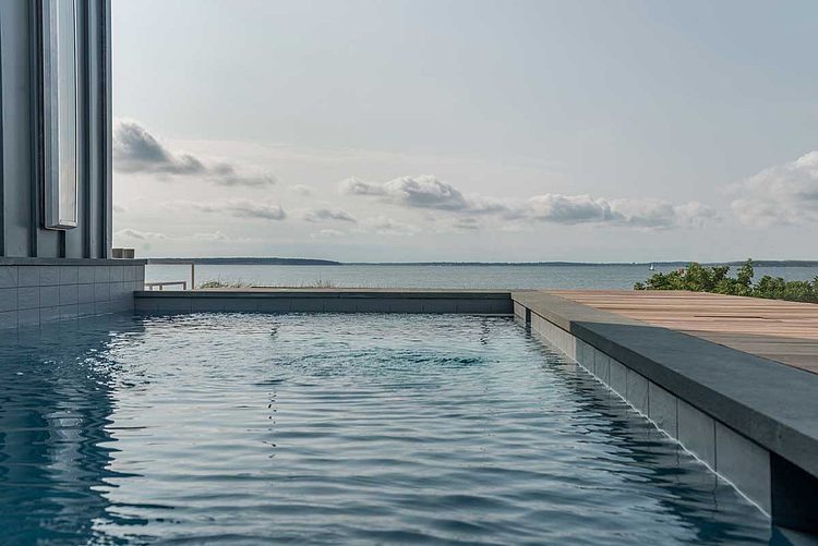 Vacation Home by Naiztat + Ham Architects