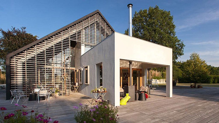 Donderen Barnhouse by Aatvos