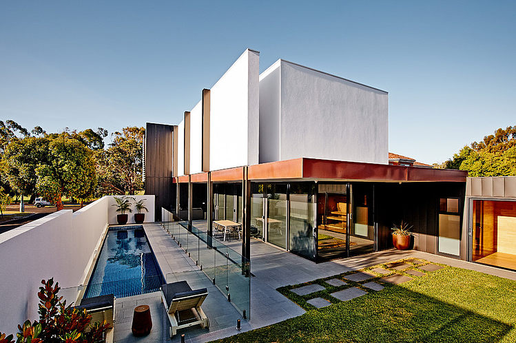 White House by In2