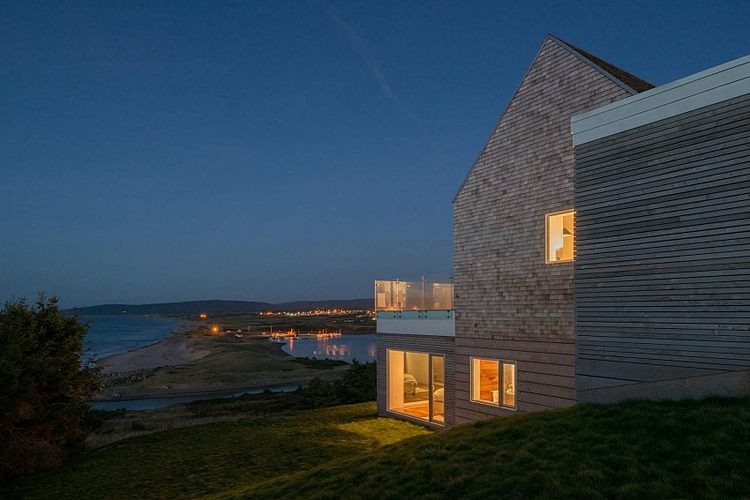 Harbour Heights Home by Omar Gandhi Architect