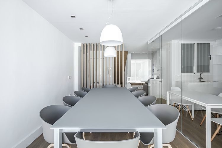 Penthouse in Valencia by Hernández Arquitectos
