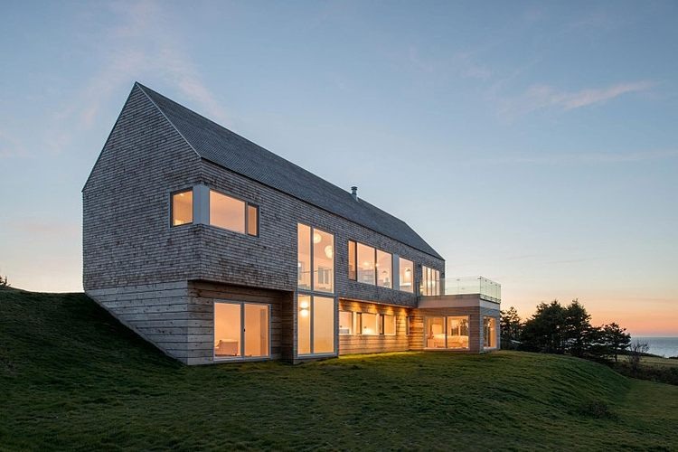Harbour Heights Home by Omar Gandhi Architect