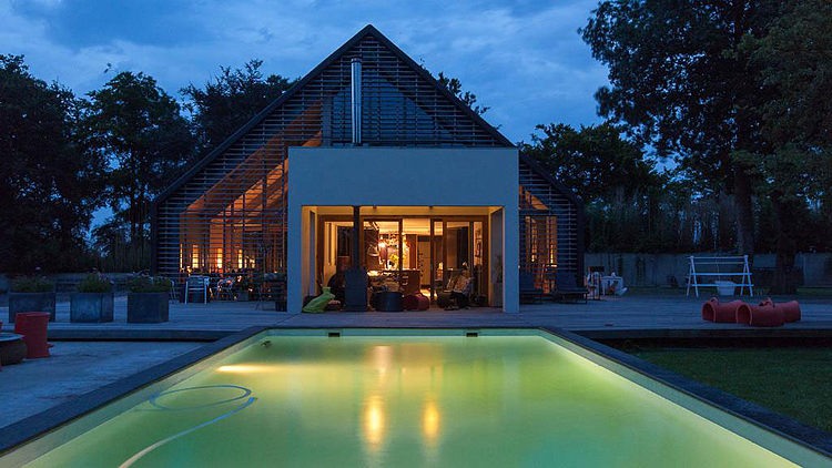 Donderen Barnhouse by Aatvos