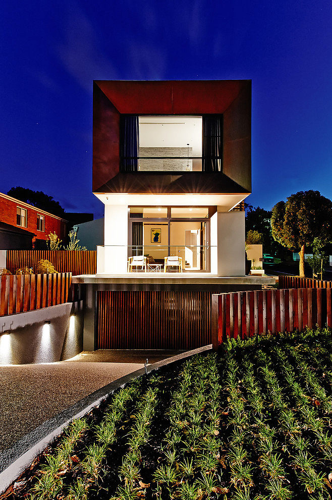 White House by In2