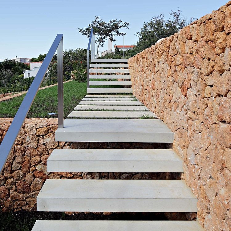 Olive House by LOG-URBIS