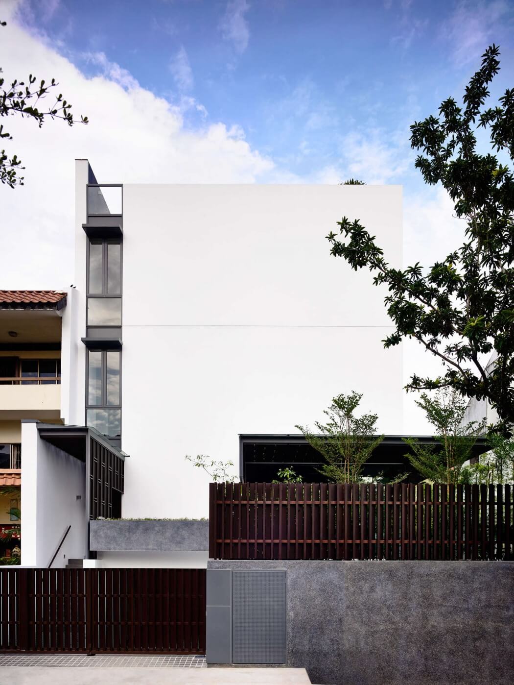 Vertical Court by HYLA Architects - 11