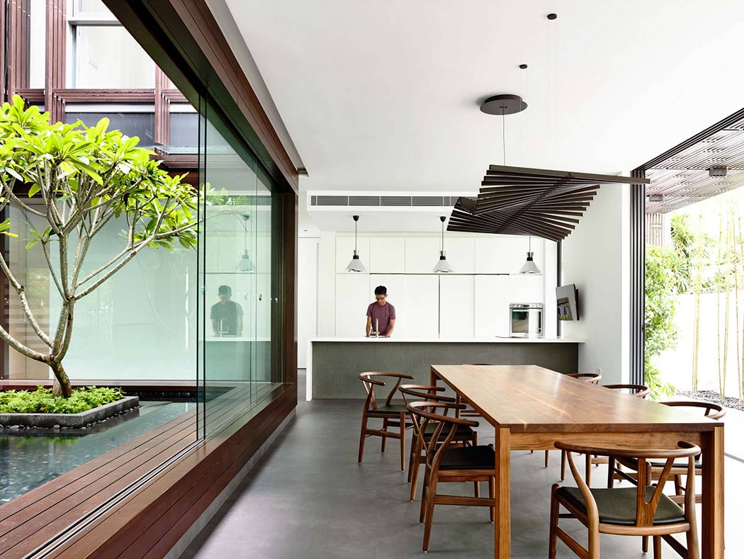 Vertical Court by HYLA Architects - 2