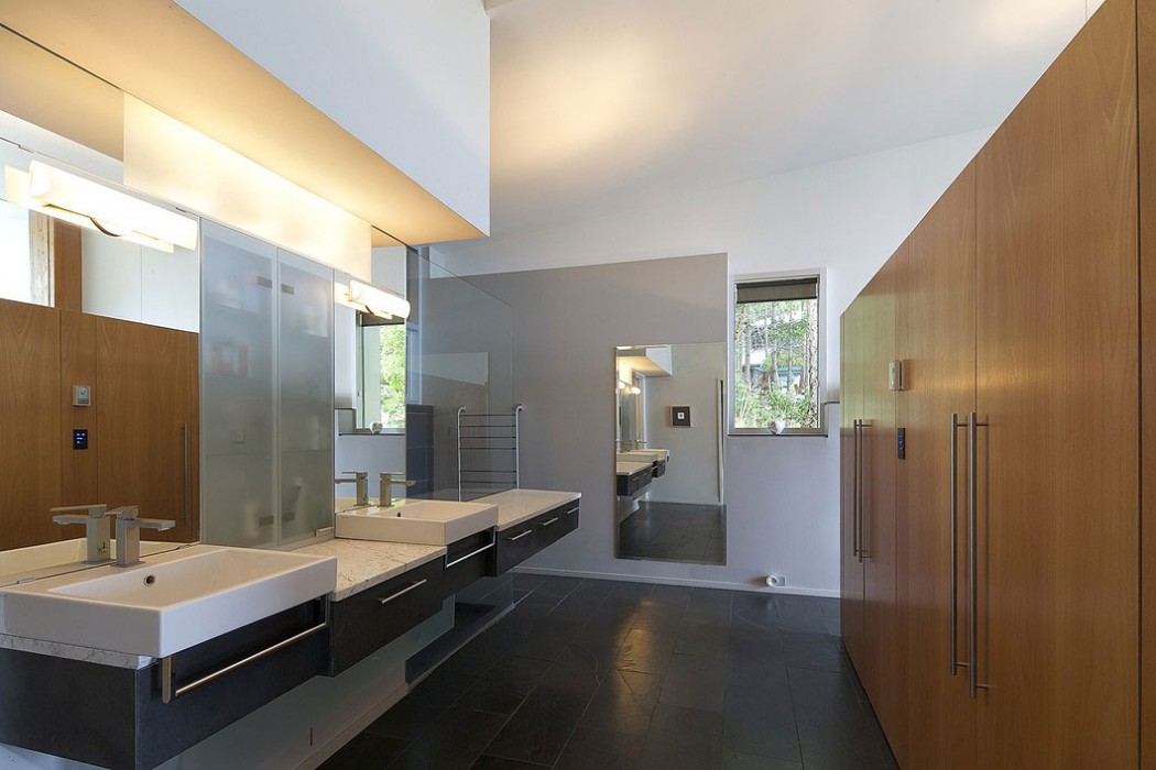 Ridge House by Marko Simcic and Brian Broster - 13