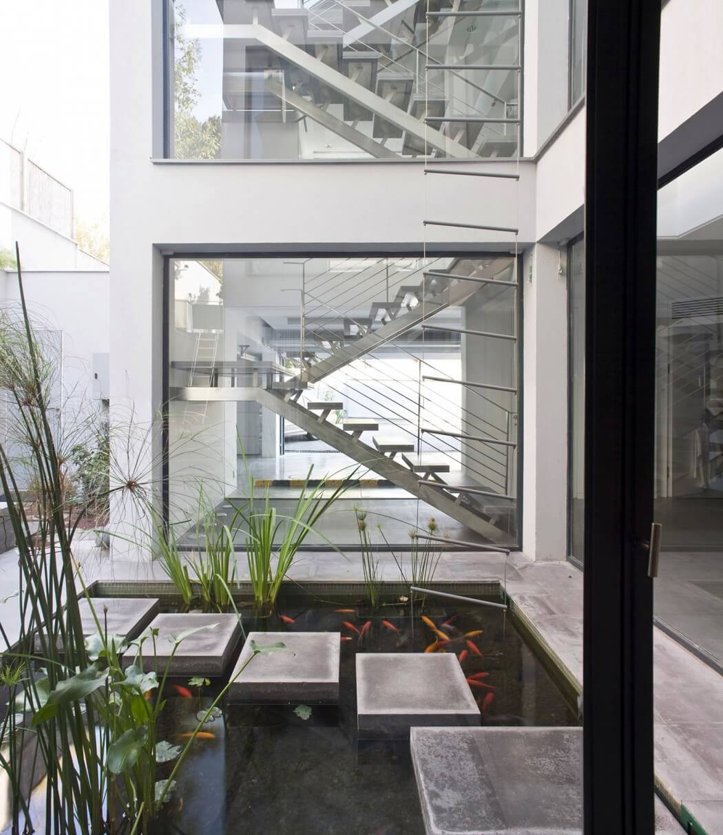 Bridging House by Jacobs-Yaniv Architects - 16