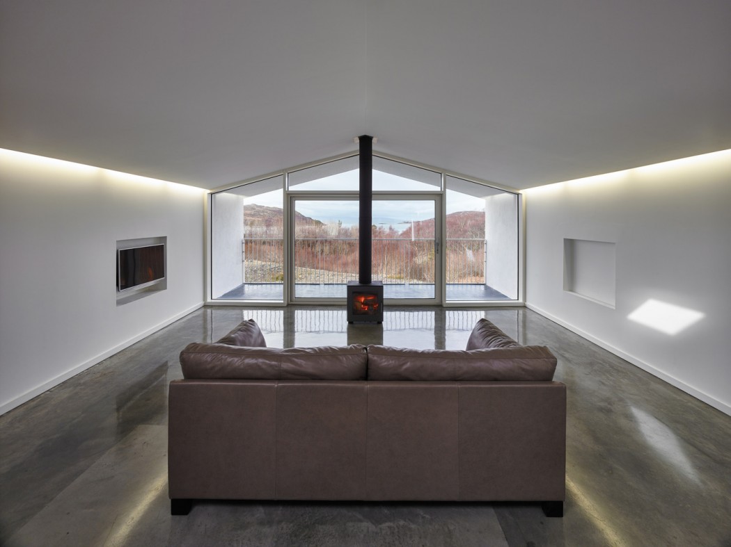 Beach House by Dualchas Architects - 2