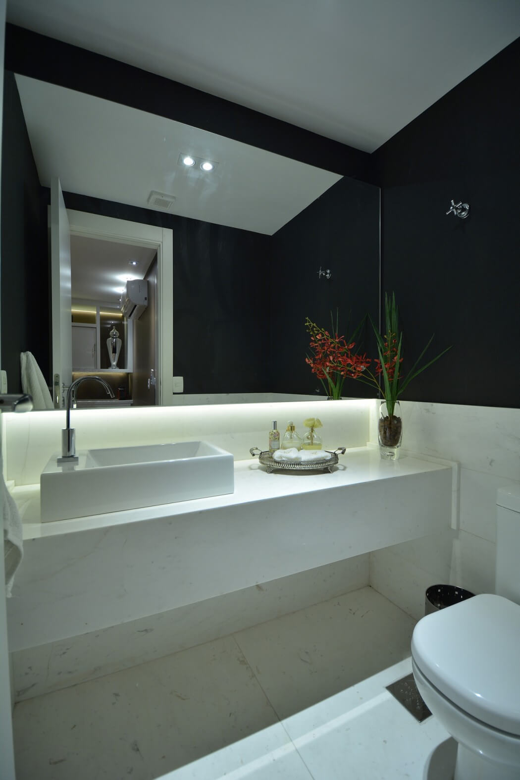 Home in Porto Alegre by Minuscoli Martini Architects - 11
