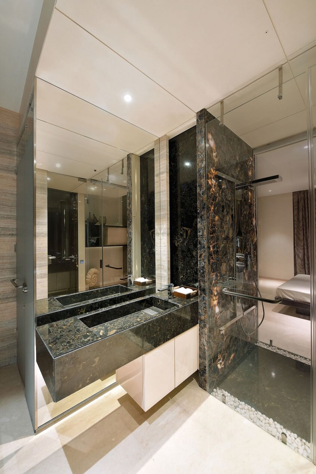 Contemporary Home in Mumbai by Space Dynamix - 11
