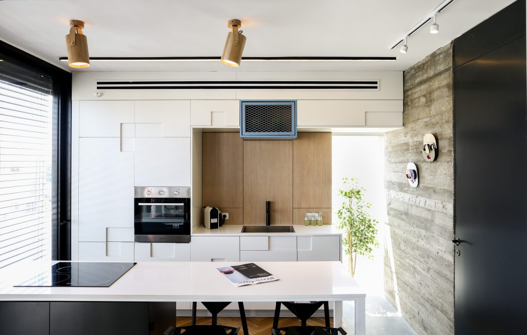 TLV Zechariah Apartment by Dori Redlich - 4