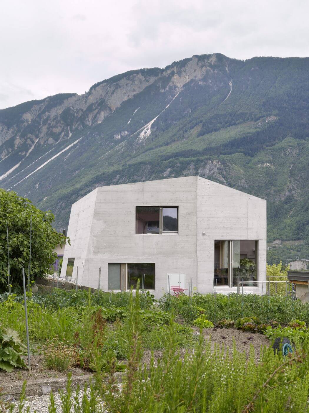 Métrailler House by Savioz Fabrizzi - 8