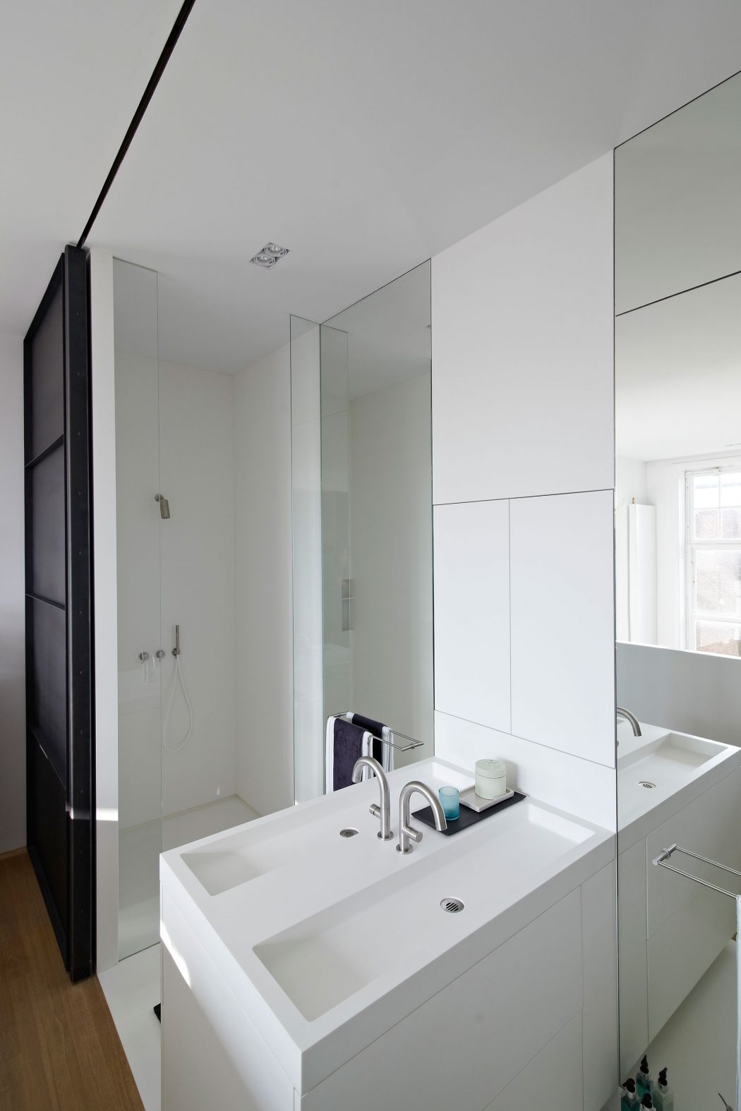 Home in Amsterdam by Witteveen Architects - 10