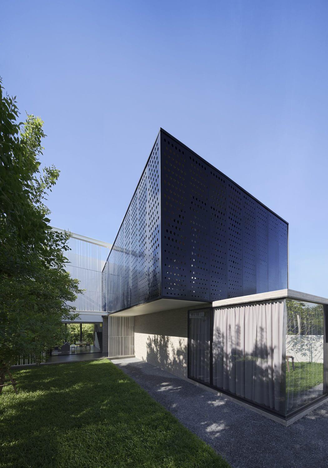 PK79 by Ayutt and Associates Design - 12