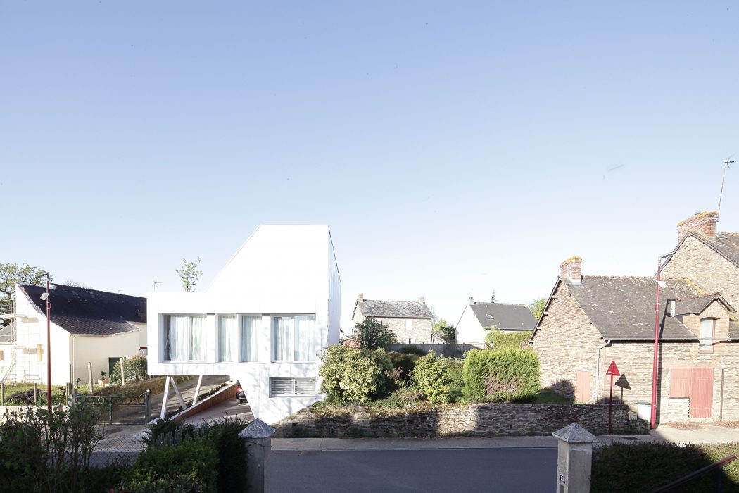Flying Box Villa by 2A Design Architecture - 10