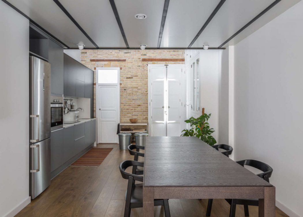 Loft Renovation by Ambau Taller D’arquitectes - 4