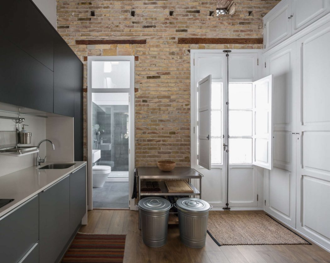 Loft Renovation by Ambau Taller D’arquitectes - 5