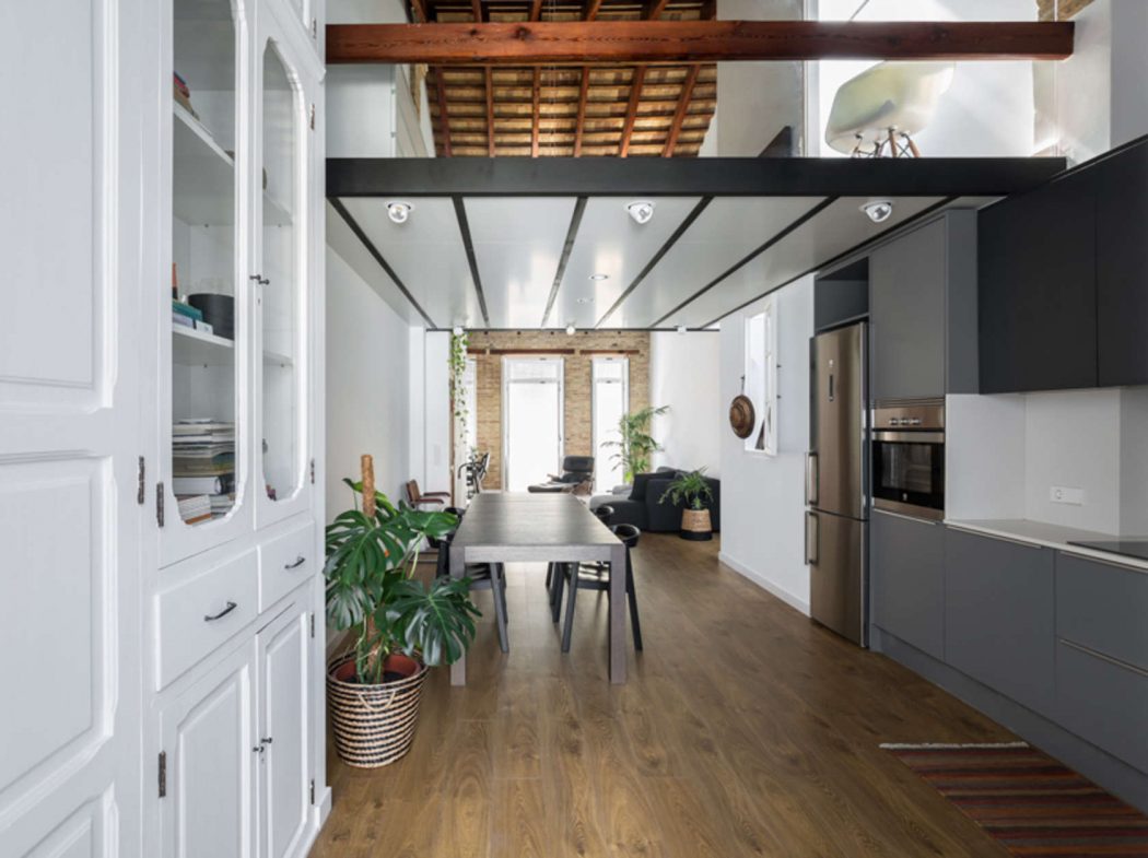 Loft Renovation by Ambau Taller D’arquitectes - 2