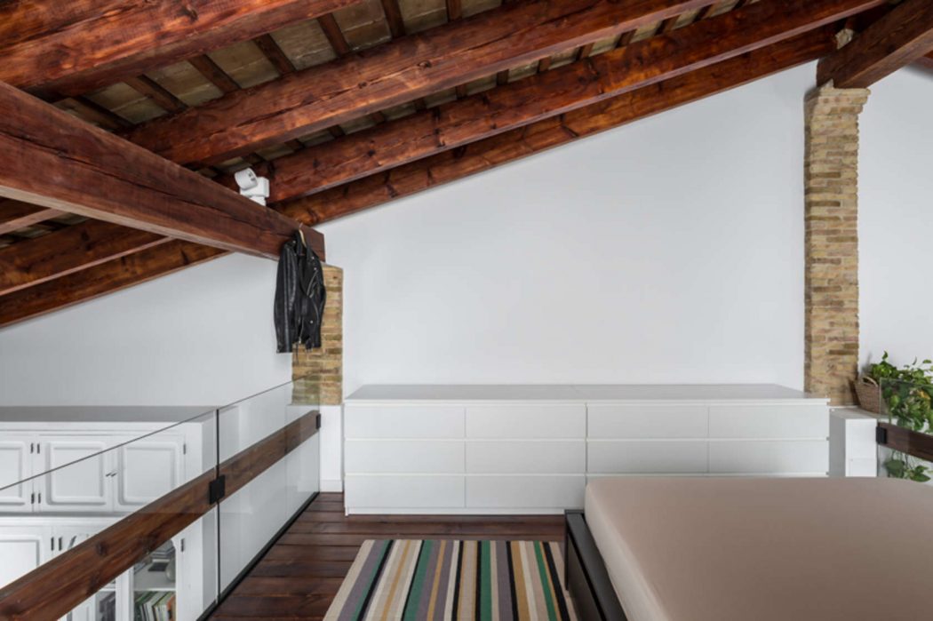 Loft Renovation by Ambau Taller D’arquitectes - 7