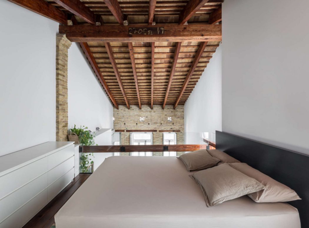 Loft Renovation by Ambau Taller D’arquitectes - 8