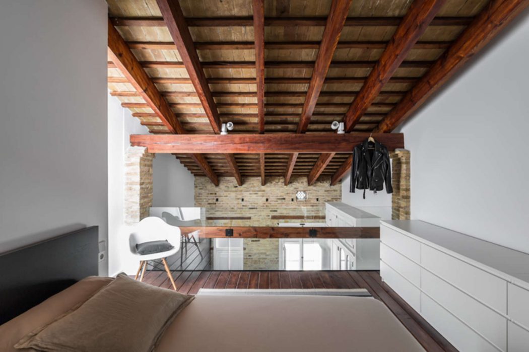 Loft Renovation by Ambau Taller D’arquitectes - 9