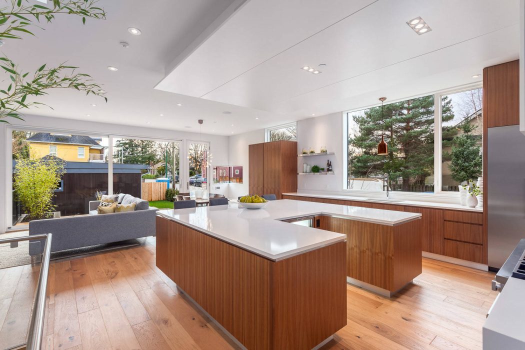 House in Vancouver by Randy Bens - 6