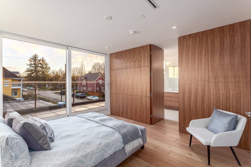 House in Vancouver by Randy Bens - 10