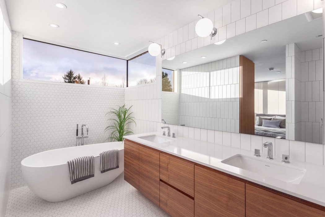 House in Vancouver by Randy Bens - 12