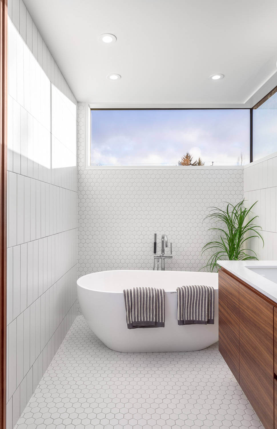 House in Vancouver by Randy Bens - 13
