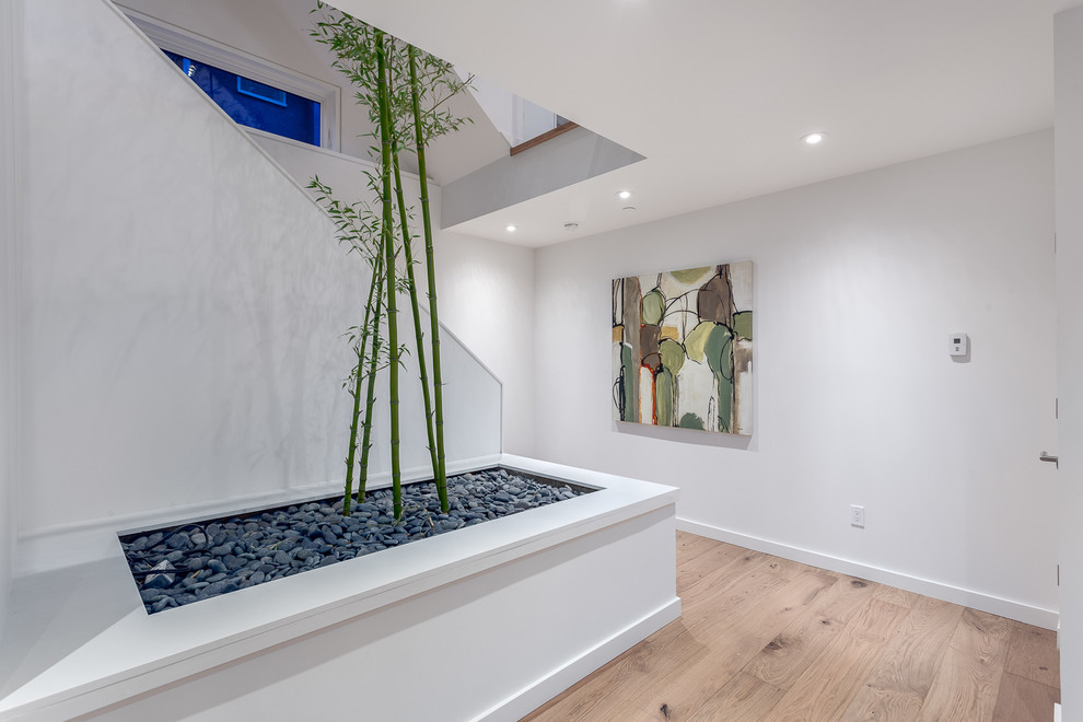 House in Vancouver by Randy Bens - 9