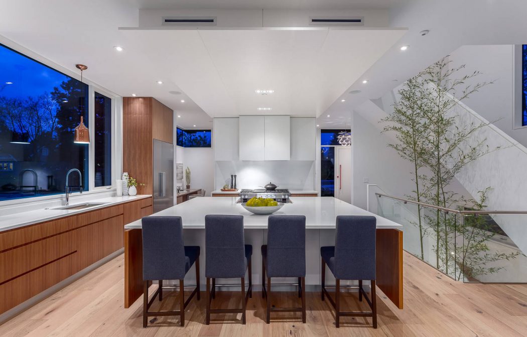 House in Vancouver by Randy Bens - 8