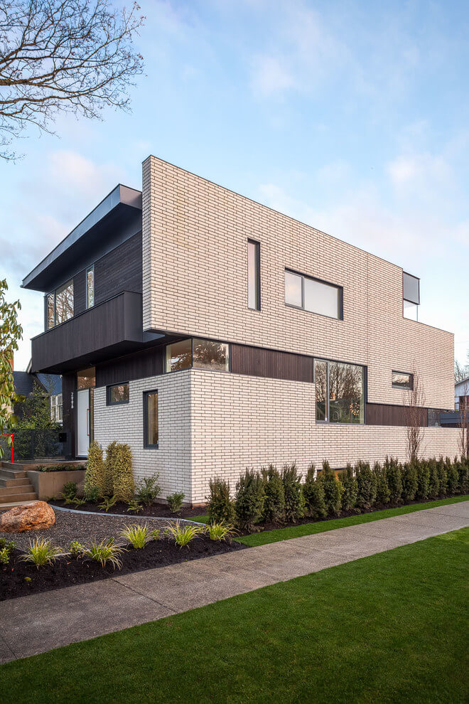 House in Vancouver by Randy Bens - 16