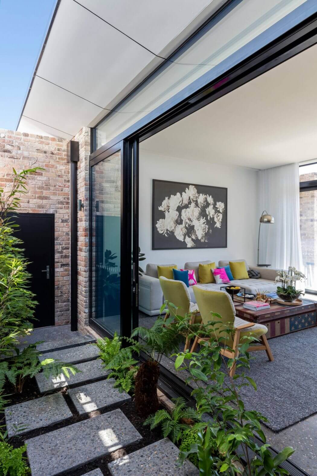 Bundaroo House by Tziallas Omeara Architecture - 6