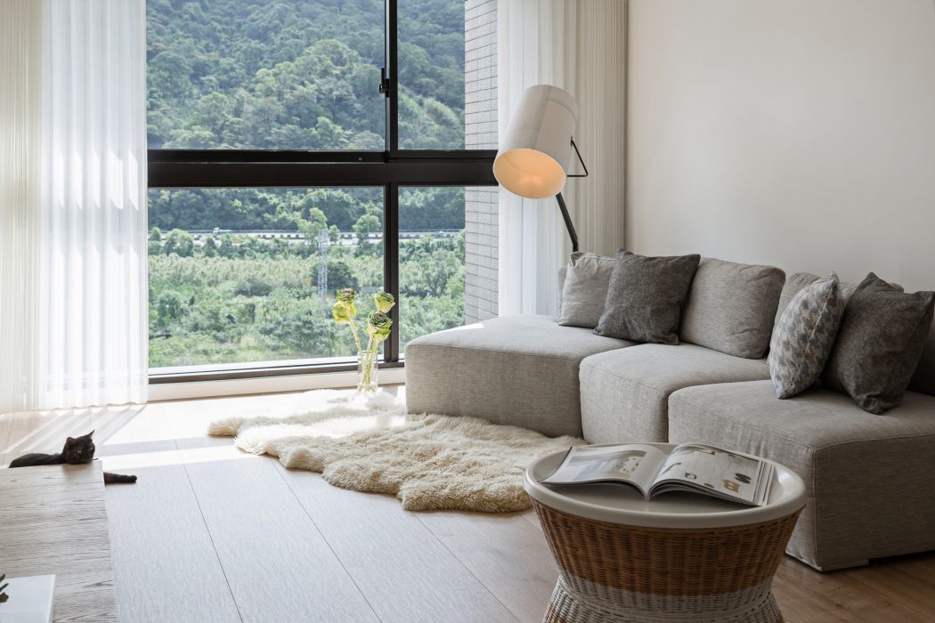 Space and White by C.H. Interior - 3