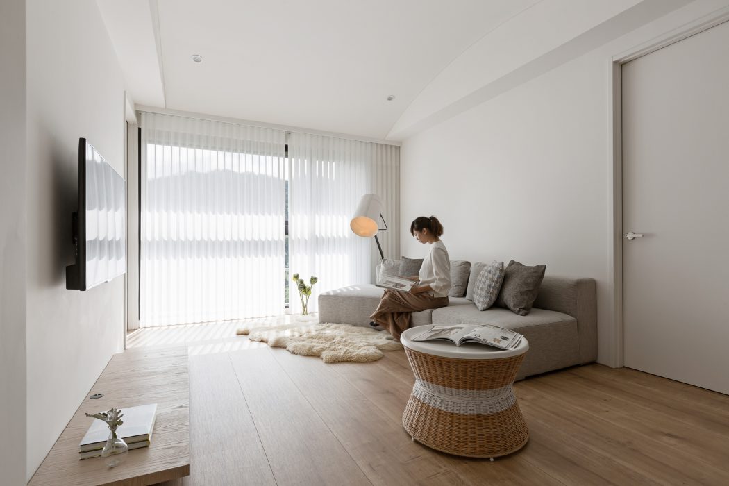 Space and White by C.H. Interior - 2