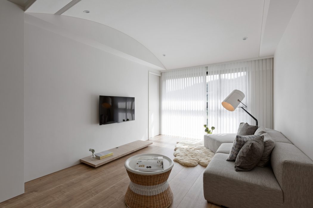 Space and White by C.H. Interior - 4