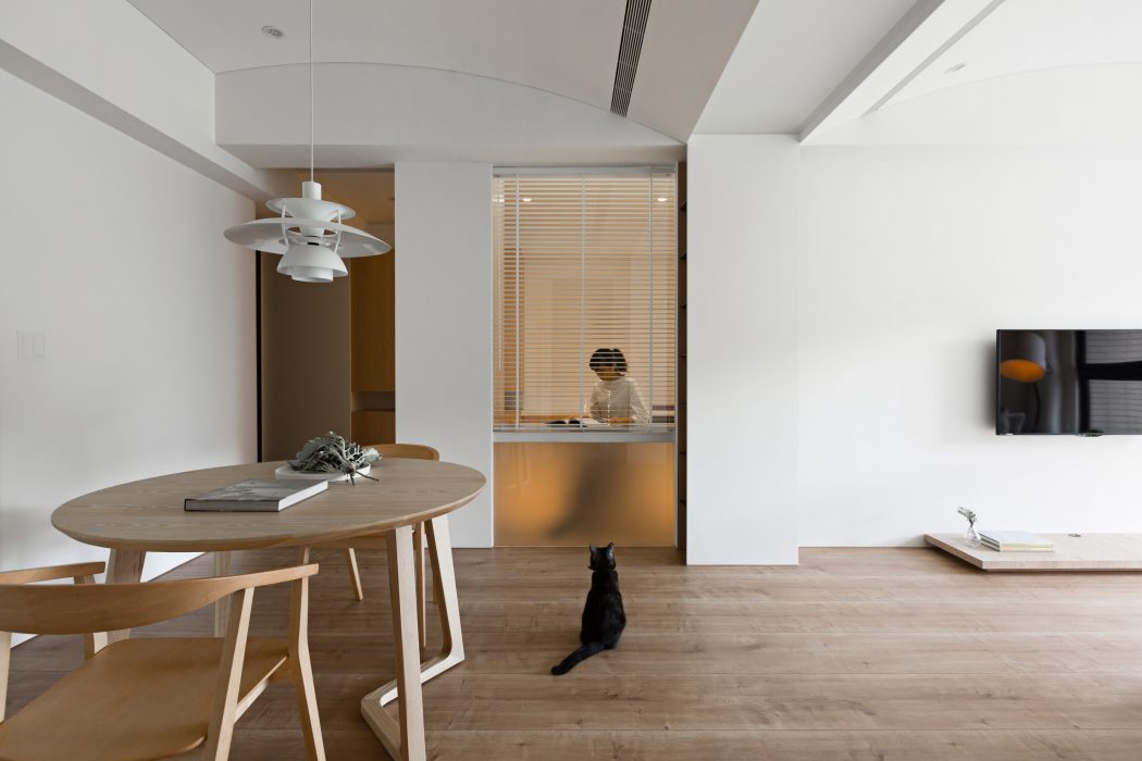 Space and White by C.H. Interior - 6