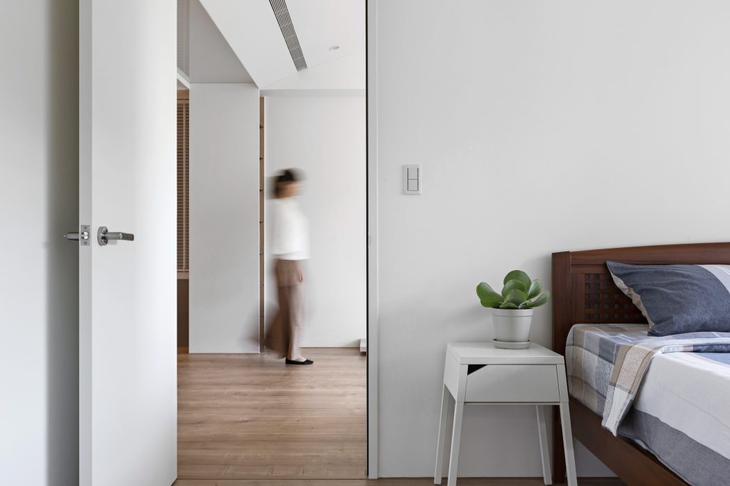 Space and White by C.H. Interior - 9