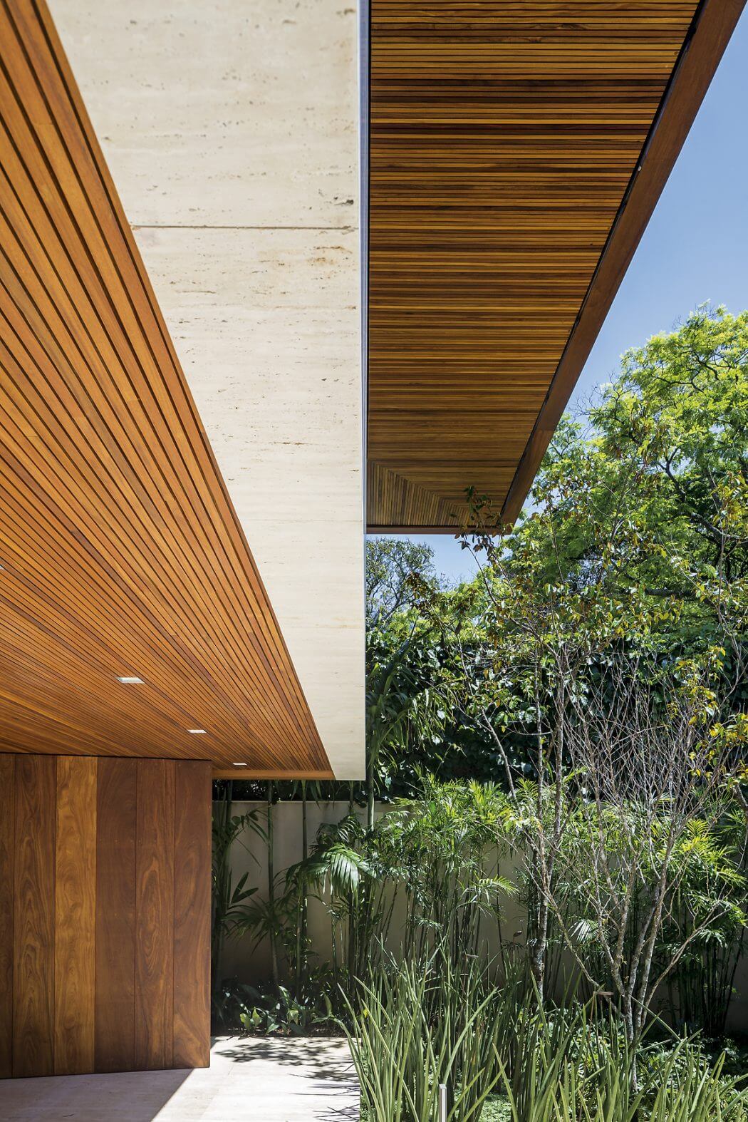 MLA House by Jacobsen Arquitetura - 7