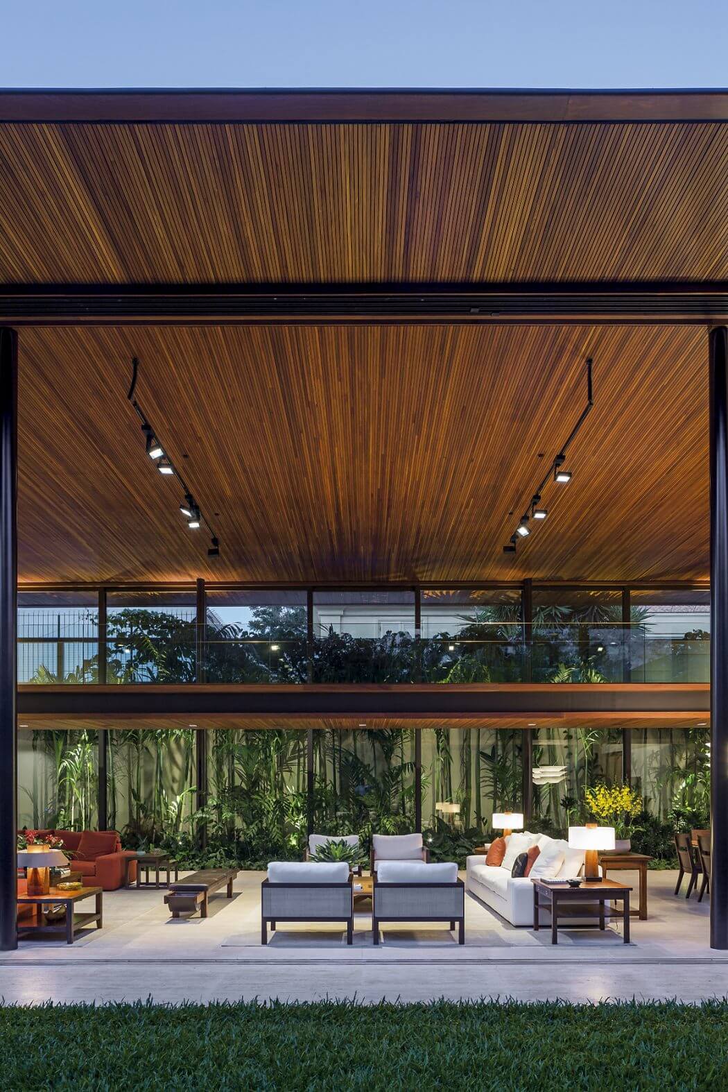 MLA House by Jacobsen Arquitetura - 4
