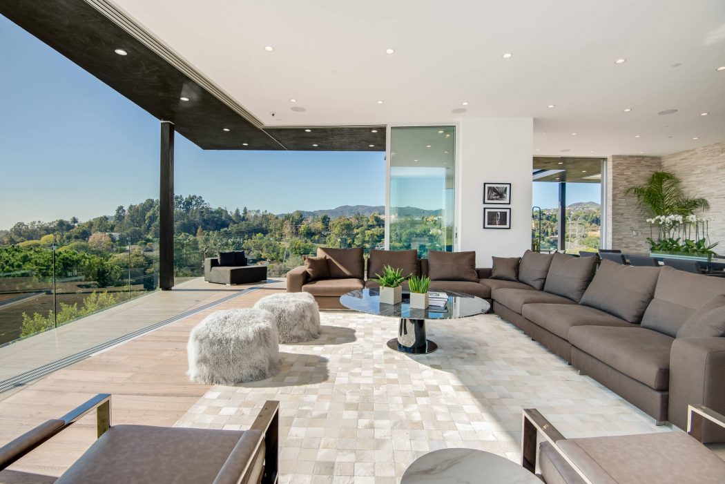 Contemporary House by FINA Construction Group - 1