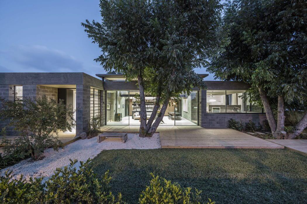 Bare House by Jacobs-Yaniv Architects - 12