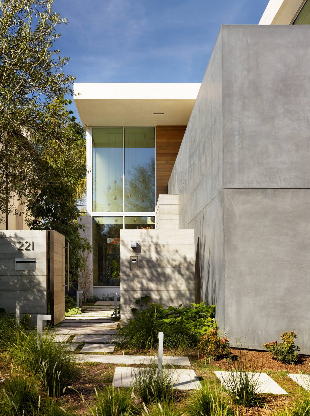 Crescent Drive Home by Ehrlich Yanai Rhee Chaney Architects - 10