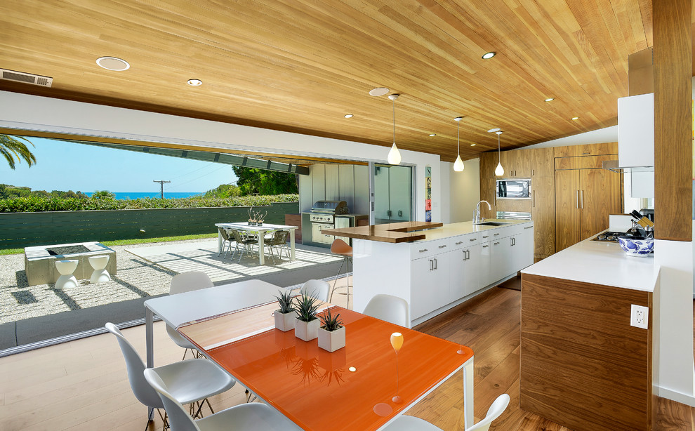 Home in Pacific Palisades by Waconah Construction - 4