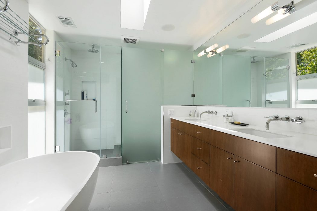 Home in Pacific Palisades by Waconah Construction - 14